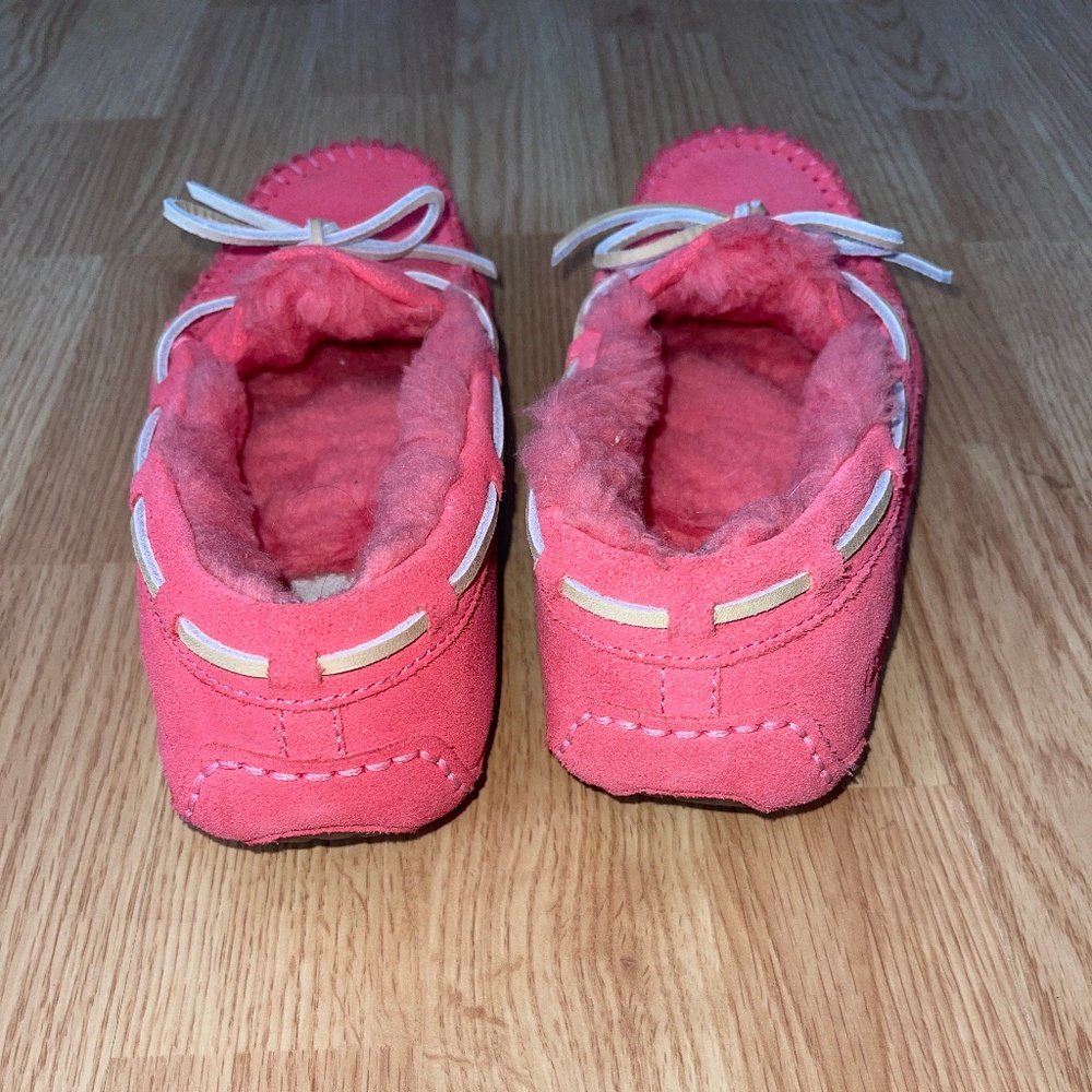 UGG Women’s Dakota Hot Pink Faux Fur Lined Moccasins Size 7 - Picture 6 of 8